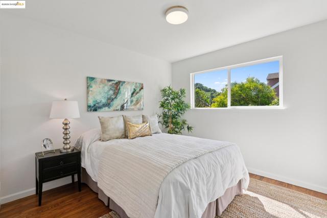 2309 Potrero Ct, Pinole CA: https://media.crmls.org/mediaz/c6371ea1-d4c0-4f58-8078-9a208b137793.jpg