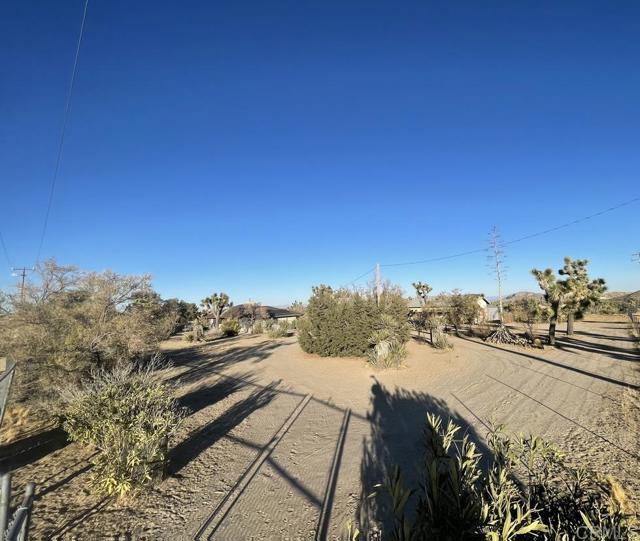 Detail Gallery Image 9 of 24 For 5127 Elata Avenue #1-2,  Yucca Valley,  CA 92284 - 2 Beds | 3 Baths