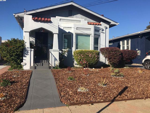 2621 66th Avenue, Oakland CA: https://media.crmls.org/mediaz/c6382b17-4b48-4ca1-a062-384cded15ba2.jpg