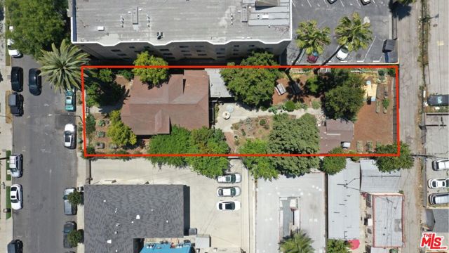 3015 Shrine Place, Los Angeles CA: https://media.crmls.org/mediaz/c6384a97-80ae-44bb-b803-5e257f251c83.jpg