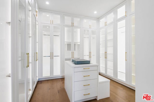 4544 Woodley Avenue, Encino CA: https://media.crmls.org/mediaz/c63895d1-cb77-44c4-aa23-6a23b6eb34fb.jpg
