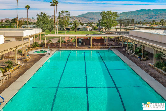 39163 Warm Springs Drive, Palm Desert CA: https://media.crmls.org/mediaz/c638ad31-a50f-46df-9f3c-0fc9dd291340.jpg