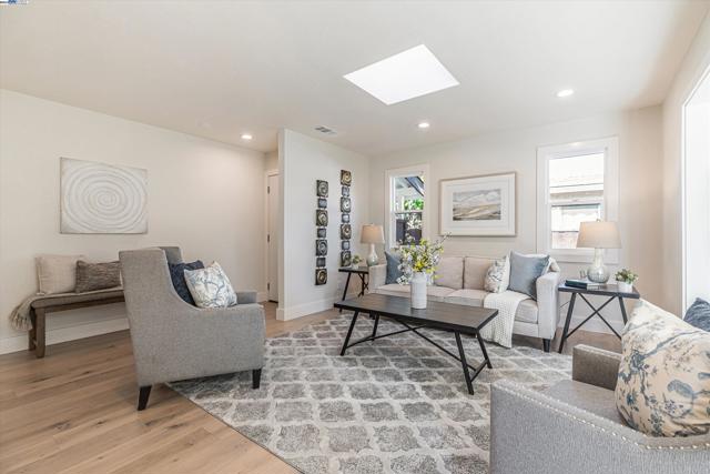 Image 11 of 49 For 344 Silvertip Ct