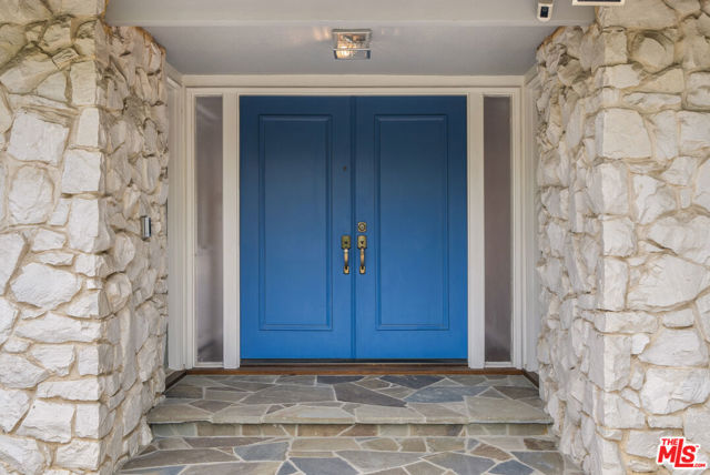 15901 High Knoll Road, Encino CA: https://media.crmls.org/mediaz/c63935f7-13c3-4682-b604-428112bd9663.jpg