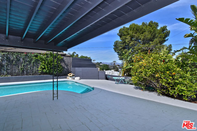 14892 Jadestone Drive, Sherman Oaks CA: https://media.crmls.org/mediaz/c6394c9b-8523-418b-96c1-233a3d1bc027.jpg