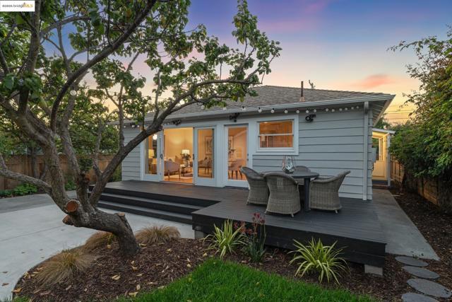 1708 Derby St, Berkeley CA: https://media.crmls.org/mediaz/c63951eb-6861-4dab-b141-12993261a32b.jpg