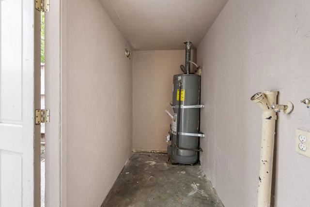 918 Acosta Plaza, Salinas CA: https://media.crmls.org/mediaz/c63a4062-102e-4855-afc1-e341d6fc8590.jpg