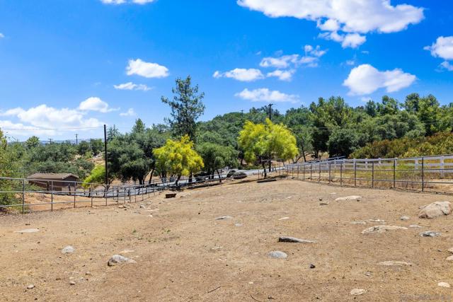 2686 Via Viejas, Alpine CA: https://media.crmls.org/mediaz/c63a47af-eb8a-4d4f-bfe9-3149a33d19e2.jpg
