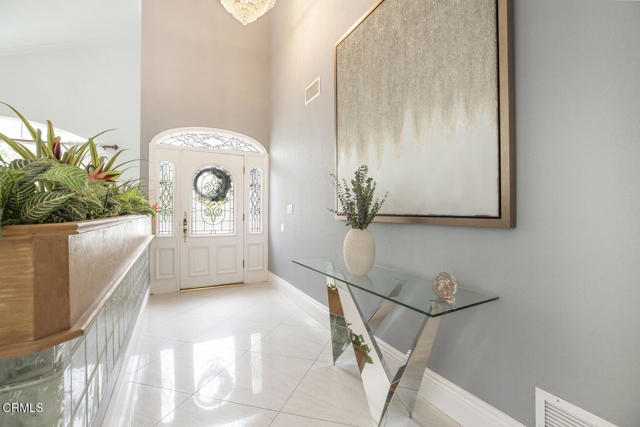 8857 Bluffdale Dr, Sun Valley CA: https://media.crmls.org/mediaz/c63b302e-f46d-4c33-9e78-95956d677518.jpg