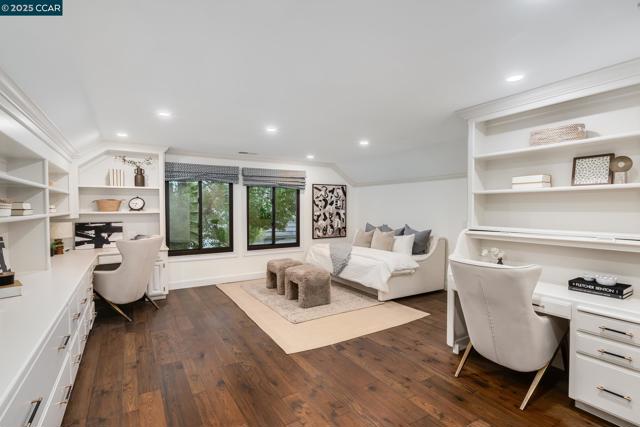 3284 Blackhawk Meadow Dr, Danville CA: https://media.crmls.org/mediaz/c63b331d-8df0-4c18-b83d-19b60535f2c7.jpg