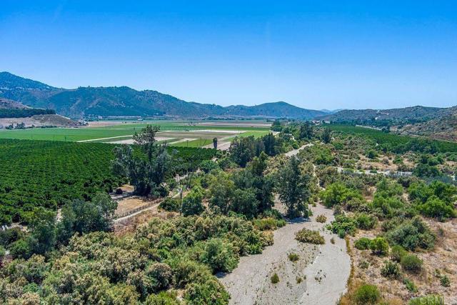 Detail Gallery Image 3 of 4 For 323 Jimson Glen, Escondido,  CA 92025 - 4 Beds | 3/1 Baths