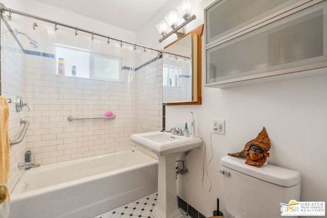 587 S Calle Ajo, Palm Springs CA: https://media.crmls.org/mediaz/c63c84f0-3178-4b81-b5b8-dfc4a697d0f8.jpg