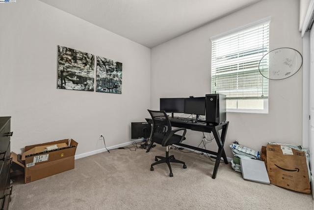 268 Coolcrest Dr, Oakley CA: https://media.crmls.org/mediaz/c63cee11-a261-4ef9-9783-c0f409fa0b97.jpg