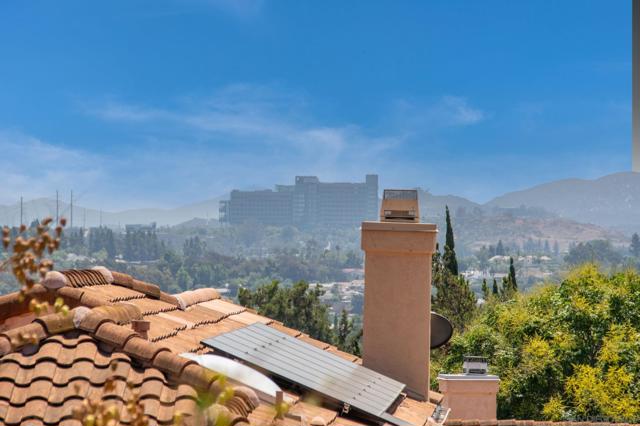 1709 Doral Gln, Escondido CA: https://media.crmls.org/mediaz/c63cefa2-36e2-4cb8-a483-d4bb2948bcaa.jpg