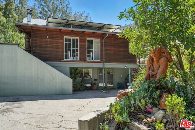 1527 Bainum Drive, Topanga CA: https://media.crmls.org/mediaz/c63d3b76-3ae7-455f-b046-67fe7dfc87d6.jpg