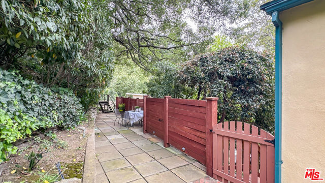 752 Country Club Drive, Burbank CA: https://media.crmls.org/mediaz/c63d5fd1-7eef-4b50-854a-853ecd737f13.jpg