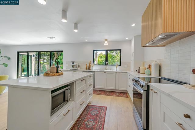503 Vine Hill Way, Martinez CA: https://media.crmls.org/mediaz/c63da211-5f40-4a7a-a06e-a07152a513ad.jpg
