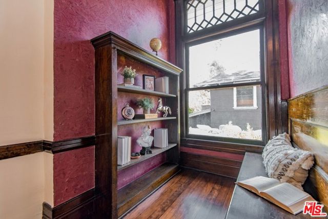 2057 S Oxford Avenue, Los Angeles CA: https://media.crmls.org/mediaz/c63dc3ef-a15a-48c9-87fc-2f7b112e5fcb.jpg