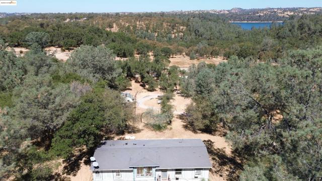 12078 Wade Ln, Burson CA: https://media.crmls.org/mediaz/c63dea1b-07ee-4c67-a7c4-b90368160d2e.jpg