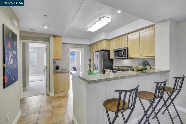 6130 Old Quarry Loop, Oakland CA: https://media.crmls.org/mediaz/c63e0559-1fa5-4433-8e9d-c62eb3368ac9.jpg