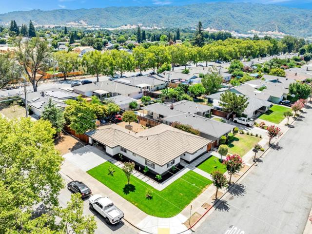 700 Eschenburg Drive, Gilroy CA: https://media.crmls.org/mediaz/c63e2cf0-c1c7-441a-a21d-e4d7884e9750.jpg