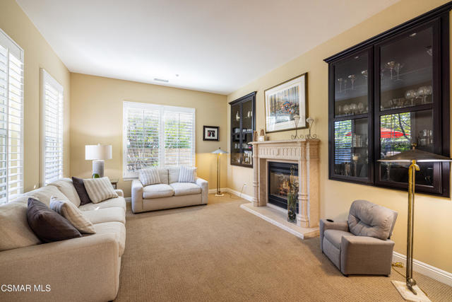 4024 Eagle Flight Drive, Simi Valley CA: https://media.crmls.org/mediaz/c63e6ebe-de84-4acc-8324-6a487510e94b.jpg