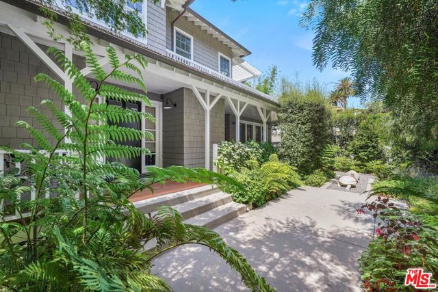 416 4th Street, Santa Monica, California 90402, 4 Bedrooms Bedrooms, ,3 BathroomsBathrooms,Single Family Residence,For Sale,4th,24424405