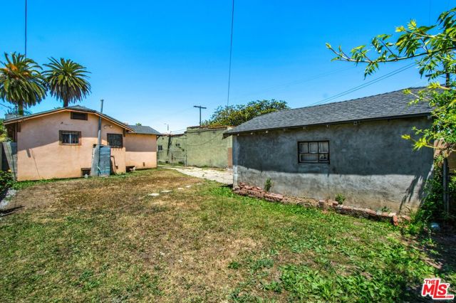 604 W 106th Street, Los Angeles CA: https://media.crmls.org/mediaz/c63ef064-bb8b-4462-bf28-7943eba2c066.jpg