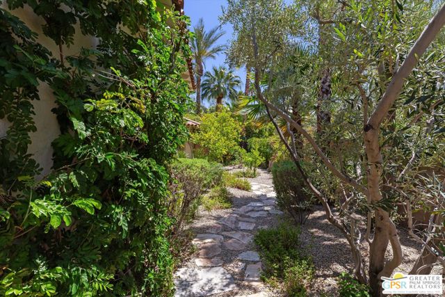 1347 Culver Place, Palm Springs CA: https://media.crmls.org/mediaz/c63f4100-2993-4746-af29-8781ac7bdeec.jpg
