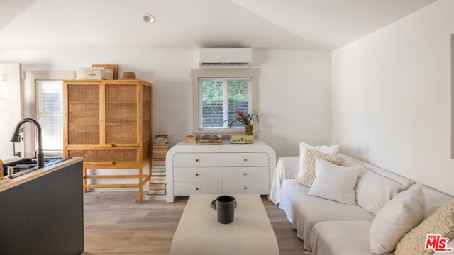 1715 S Kingsley Drive, Los Angeles CA: https://media.crmls.org/mediaz/c640df5e-b28a-4acc-a783-a204aa9111f2.jpg