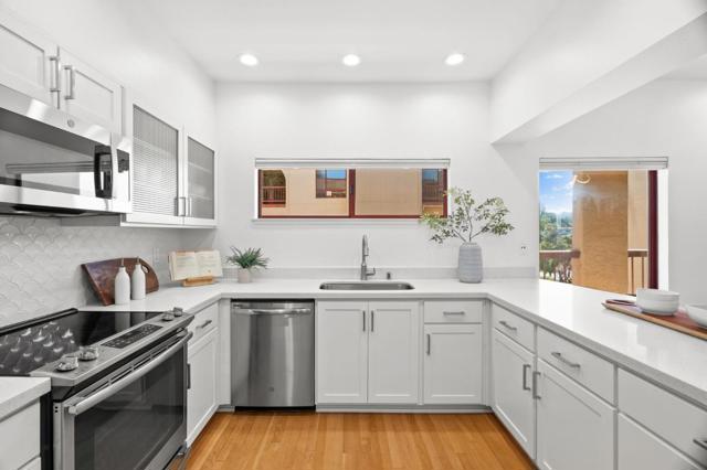 10 9th Avenue, San Mateo CA: https://media.crmls.org/mediaz/c642012b-06a2-4db4-807f-c6716847d7b6.jpg