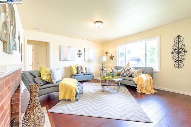 27895 Bruno St, Hayward CA: https://media.crmls.org/mediaz/c6423f90-c71b-4604-9f0b-5f895302c205.jpg