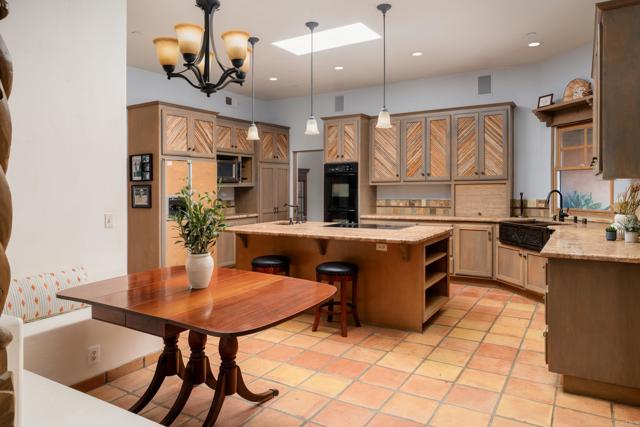 Detail Gallery Image 13 of 46 For 16761 Artesian Breeze Way, San Diego,  CA 92127 - 5 Beds | 4 Baths