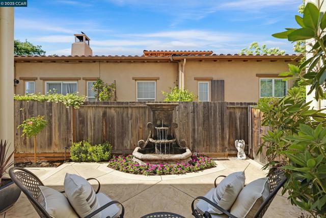 2222 Creekview Pl, Danville CA: https://media.crmls.org/mediaz/c643e24c-be1a-460b-af2f-1fa5339dacf3.jpg