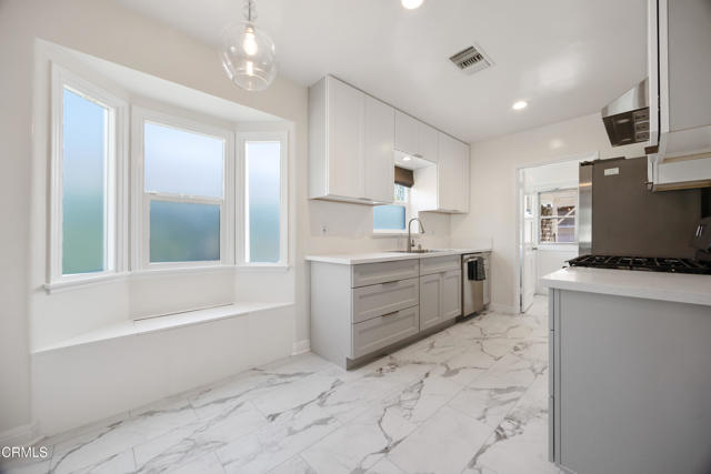 Detail Gallery Image 8 of 24 For 2380 Queensberry Rd, Pasadena,  CA 91104 - 3 Beds | 2 Baths