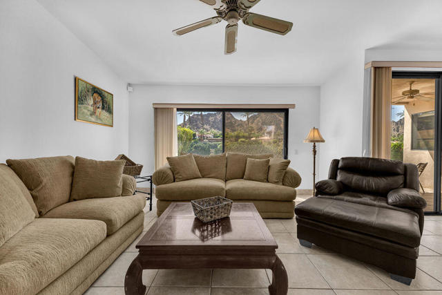 78565 Vista Del Fuente, Indian Wells CA: https://media.crmls.org/mediaz/c64432cc-9e68-4c80-b4f8-29b82a3886e4.jpg