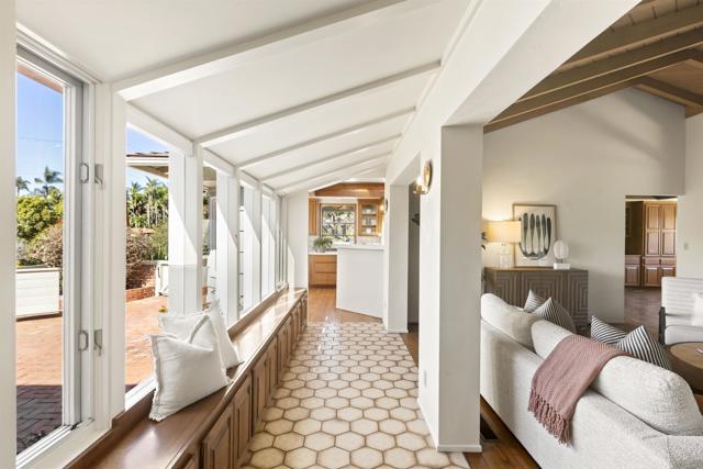 1449 Crest Rd, Del Mar CA: https://media.crmls.org/mediaz/c6444c86-99ac-4b63-ad88-d1c83f2a0e09.jpg
