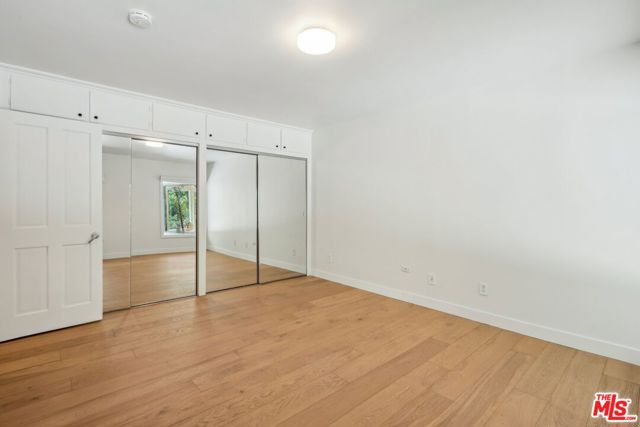 4900 Queen Victoria Road, Woodland Hills CA: https://media.crmls.org/mediaz/c6451773-3825-40be-8948-368c5eb4c415.jpg
