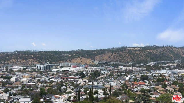 2741 Abrigo Avenue, Los Angeles CA: https://media.crmls.org/mediaz/c6452e5c-a58f-4d3b-a663-28b30304d7ad.jpg