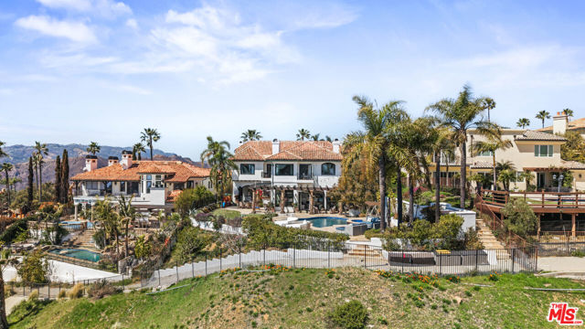 1821 Chastain, Pacific Palisades CA: https://media.crmls.org/mediaz/c64579b9-144c-48f5-b523-67847f22a8b2.jpg