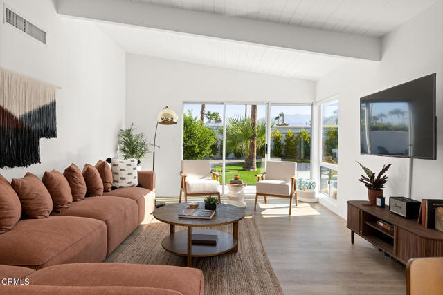 Detail Gallery Image 6 of 41 For 795 E Racquet Club Rd, Palm Springs,  CA 92262 - 3 Beds | 2 Baths