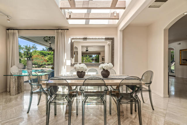 835 N Avenida Palmas, Palm Springs, CA 92262