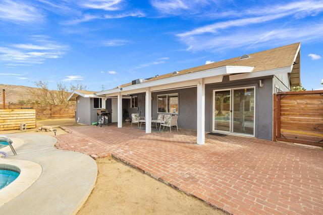 7552 Elk Trail, Yucca Valley CA: https://media.crmls.org/mediaz/c646f88f-4bf6-4126-8465-f1aaa605aa5d.jpg