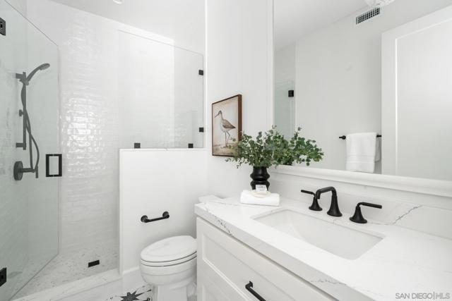 461 Country Club Ln, Coronado CA: https://media.crmls.org/mediaz/c6470df3-2bd4-4868-9e45-c242dd95ab35.jpg