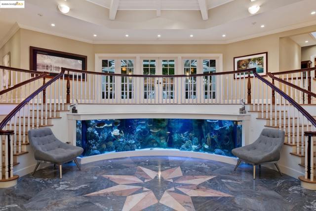 9 Burton Vista Ct, Lafayette CA: https://media.crmls.org/mediaz/c6478407-b351-4cb2-90be-9a35fca39c7c.jpg