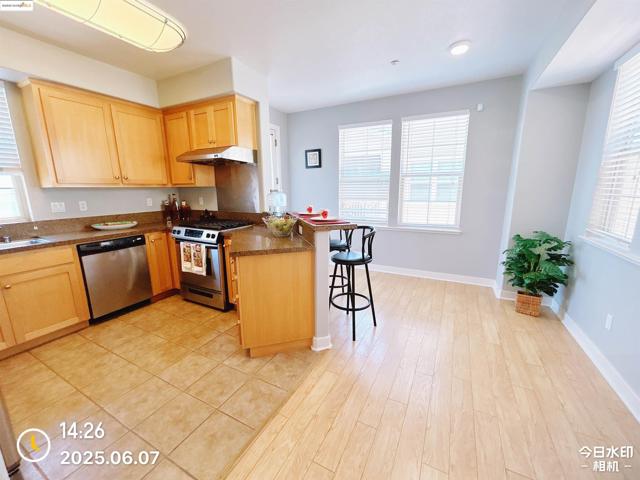 6136 Old Quarry Loop, Oakland CA: https://media.crmls.org/mediaz/c647d793-7be7-4f94-abf6-2bc747280b23.jpg
