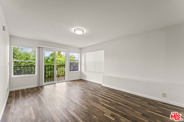 11621 Sunshine Terrace, Studio City CA: https://media.crmls.org/mediaz/c648a427-ddbd-46b7-b9b8-a08be8ffe10e.jpg