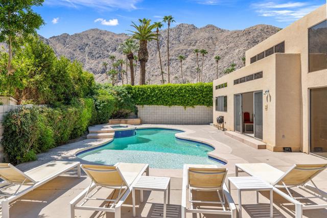 46220 Manitou Drive, Indian Wells CA: https://media.crmls.org/mediaz/c6490371-f386-456a-90c8-c96fc2cdec04.jpg
