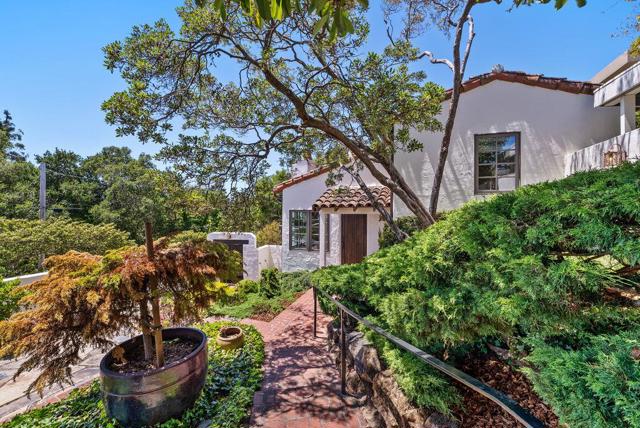 547 Monterey, Aptos CA: https://media.crmls.org/mediaz/c64951af-b7f1-4f7a-ab51-c43af470e7a2.jpg