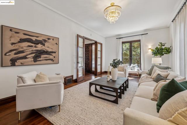 612 Longridge Rd, Oakland CA: https://media.crmls.org/mediaz/c649845e-1a7d-4ebe-976d-501413e7e7dd.jpg